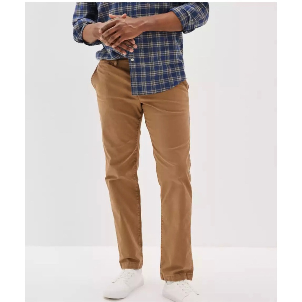 Men’s American Eagle khakis